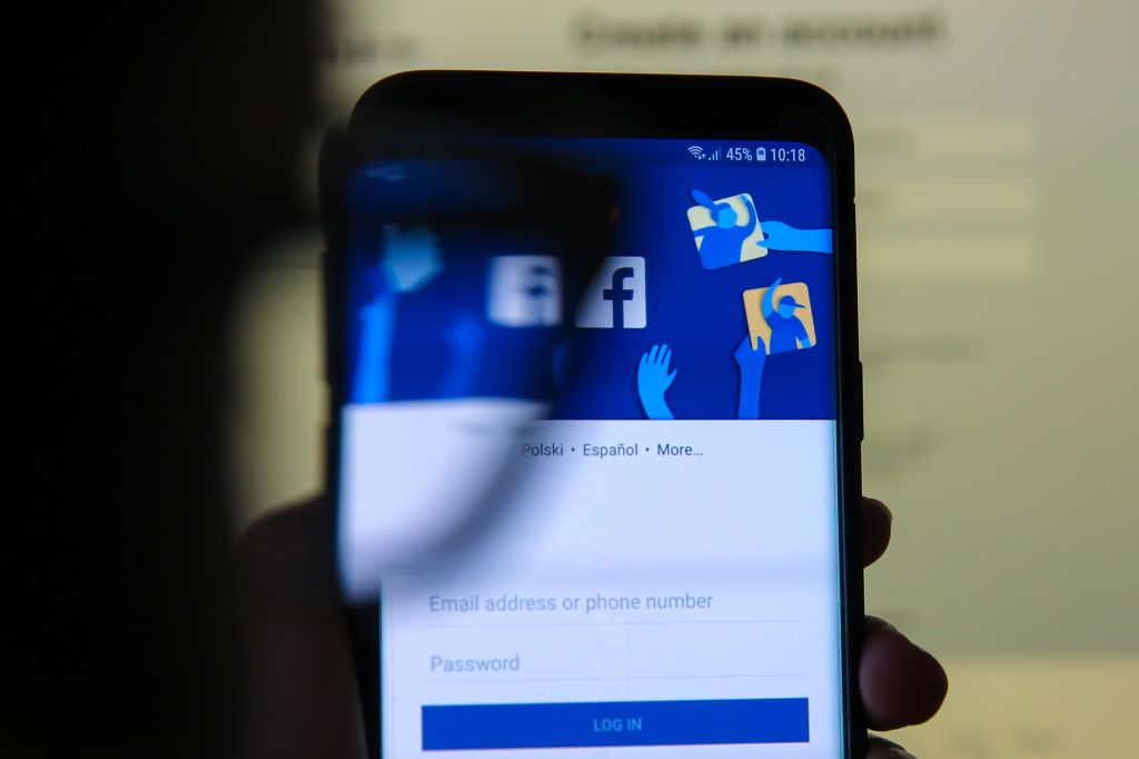 Facebook to rollout 'Protecting Your Information' News feed.